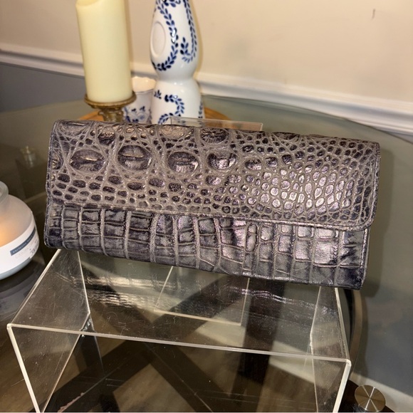 Chic Crocodile Pattern Clutch - Black - Picture 2 of 4